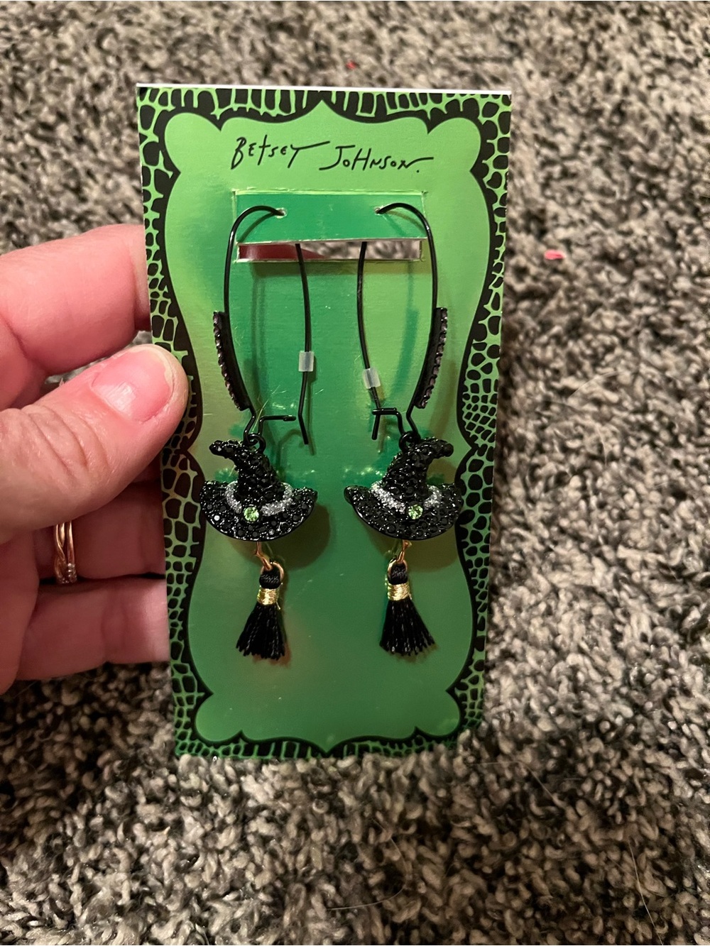 Betsey Johnson witch’s hat earrings - Picture 1 of 3